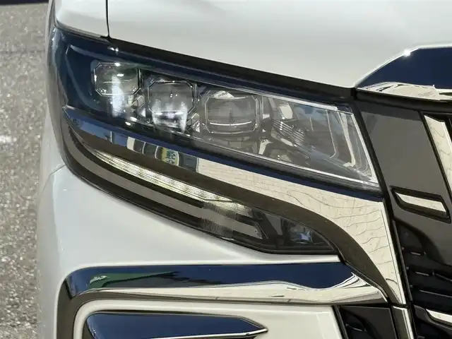 トヨタ アルファード S タイプゴールドⅡ 岩手県 2021(令3)年 7.4万km ホワイトパールクリスタルシャイン 禁煙車/4WD/モデリスタフルエアロ/モデリスタマフラー/純正ディスプレイオーディオ（ナビ機能付）/→Bluetooth/DVD/FM/AM/純正後席用フリップダウンモニター/バックカメラ/両側パワースライドドア/パワーバックドア/ハーフレザー/トヨタセーフティセンス/追従型クルーズコントロール/レーンキープアシスト/衝突軽減システム/横滑り防止装置/電子パーキング/オートブレーキホールド/オートライト/オートハイビーム/LEDヘッドライト/LEDフォグライト/純正エンジンスターター/ステアリングスイッチ/プッシュスタート/社外フロアマット/シガーソケット/スマートキー/ビルトインETC/オットマン