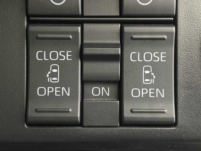 トヨタ ルーミー カスタムG 茨城県 2022(令4)年 4.2万km ブラックマイカメタリック/パールホワイト2トーン 純正９型ディスプレイオーディオ　パノラミックビューモニター　フルセグＴＶ　衝突軽減ブレーキ　両側電動スライドドア　シートヒーター　追従クルコン　ＥＴＣ２．０　クリアランスソナー　ドライブレコーダー