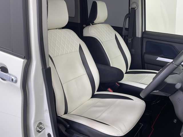 トヨタ ルーミー カスタムG 茨城県 2022(令4)年 4.2万km ブラックマイカメタリック/パールホワイト2トーン 純正９型ディスプレイオーディオ　パノラミックビューモニター　フルセグＴＶ　衝突軽減ブレーキ　両側電動スライドドア　シートヒーター　追従クルコン　ＥＴＣ２．０　クリアランスソナー　ドライブレコーダー