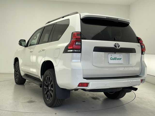 トヨタ ランドクルーザー プラド TX Lパッケージ マットブラED 千葉県 2023(令5)年 2万km パール サンルーフ/本革シート/本革ステアリング/ステアリングリモコン/前席パワーシート/シートヒーター/シートクーラー/ブラインドモニター/全方位カメラ/Ｍｉｒａｃａｓｔ/Ｔ－Ｃｏｎｎｅｃｔ/電格ウィンカーミラー/純正ナビ（ＢＴ／ＴＶ）/ＵＳＢ/オートハイビーム/ヘッドライトウォッシャー/オートクルーズ
