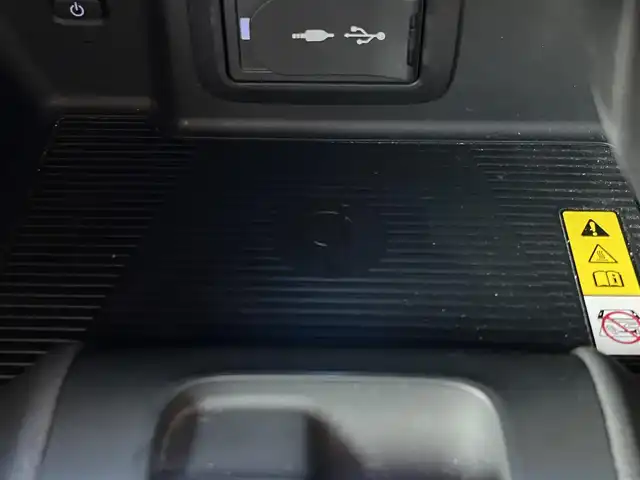 トヨタ ハリアー ハイブリッド Z レザーパッケージ 奈良県 2021(令3)年 5万km プレシャスブラックパール 純正１２．３インチ　/フルセグＴＶ/BT/USB/AUX/アラウンドビューモニター　/ＪＢＬプレミアムサウンド　/ＥＴＣ２．０　/レザーシート　/シートヒーター　/エアシート　/パワーシート　/ステアリングヒーター/ドライブレコーダー　/トヨタセーフティーセンス/電動リアゲート/LEDヘッドライト/オートライト/オートマチックハイビーム/デジタルインナーミラー/置くだけ充電/AUTOHOLD/純正19インチアルミホイール/純正フロアマット