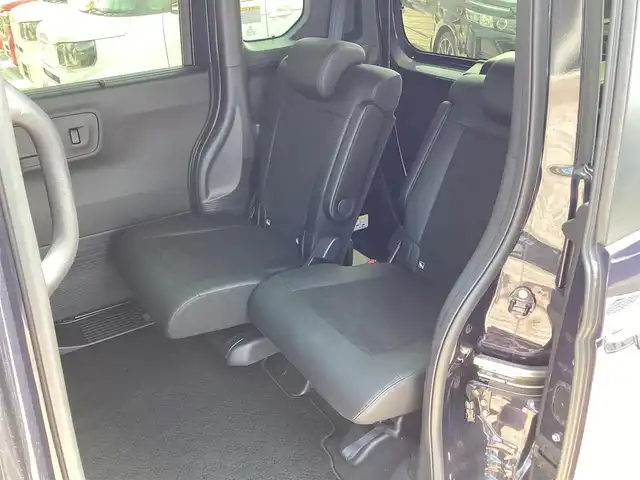 ホンダ Ｎ ＢＯＸ カスタム ターボ 三重県 2023(令5)年 0.5万km トワイライトミストブラックパール Honda SENSING/衝突軽減ブレーキ（CMBS）/踏み間違い衝突軽減システム/路外逸脱抑制機能/歩行者事故低減ステアリング/先行車発進お知らせ機能/標識認識機能/オートハイビーム/パーキングセンサーシステム/アダプティブクルーズコントロール/純正9インチナビ/フルセグ/Bluetooth/Apple Car Play/Android Auto/360°カメラ/LEDヘッドライト/両側パワースライドドア/前席シートヒーター/スマートキー/プッシュスタート/ハーフレザーシート/シートバックテーブル/ステアリングスイッチ/純正15インチアルミ