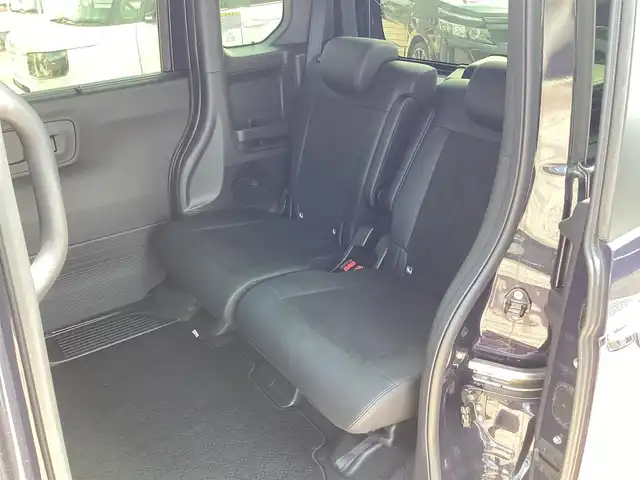 ホンダ Ｎ ＢＯＸ カスタム ターボ 三重県 2023(令5)年 0.5万km トワイライトミストブラックパール Honda SENSING/衝突軽減ブレーキ（CMBS）/踏み間違い衝突軽減システム/路外逸脱抑制機能/歩行者事故低減ステアリング/先行車発進お知らせ機能/標識認識機能/オートハイビーム/パーキングセンサーシステム/アダプティブクルーズコントロール/純正9インチナビ/フルセグ/Bluetooth/Apple Car Play/Android Auto/360°カメラ/LEDヘッドライト/両側パワースライドドア/前席シートヒーター/スマートキー/プッシュスタート/ハーフレザーシート/シートバックテーブル/ステアリングスイッチ/純正15インチアルミ