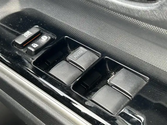 トヨタ アクア クロスオーバー 山形県 2018(平30)年 4.8万km ベージュ 純正ナビ　/ドライブレコーダー　/ビルトインＥＴＣ　/バックカメラ　/衝突軽減システム　/盗難防止装置　/横滑り防止装置　/レーンキープアシスト　/アイドリングストップ/ハーフレザー　/シートヒーター　/ＬＥＤヘッドライト　/オートハイビーム/オートライト/プッシュスタート/スマートキー/ルーフレール/純正16インチアルミホイール