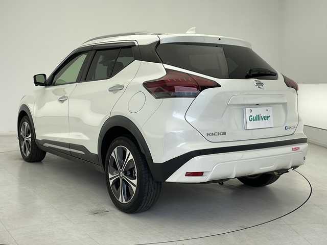 日産 キックス X 千葉県 2021(令3)年 5.4万km ブリリアントホワイトパール 禁煙車/プロパイロット/エマージェンシーブレーキ/ふらつき警報/踏み間違い防止アシスト/車線逸脱防止支援/車線逸脱警報/ハイビームアシスト/インテリジェントアラウンドビューモニター/デジタルインナーミラー/LEDヘッドライト/LEDフォグランプ/電動パーキングブレーキ/ブレーキホールド/オートライト/ドライブレコーダー（前後）/純正ナビ/フルセグ/Bluetooth/CD/DVD/SD/USB充電端子/革巻きステアリング/ステアリングスイッチ/純正AW/純正フロアマット/純正ドアバイザー/ドライブモード/電動格納ミラー/ウインカーミラー/バニティミラー/トノカバー/プッシュスタート/スペアキー