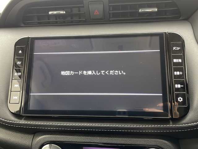日産 キックス X 千葉県 2021(令3)年 5.4万km ブリリアントホワイトパール 禁煙車/プロパイロット/エマージェンシーブレーキ/ふらつき警報/踏み間違い防止アシスト/車線逸脱防止支援/車線逸脱警報/ハイビームアシスト/インテリジェントアラウンドビューモニター/デジタルインナーミラー/LEDヘッドライト/LEDフォグランプ/電動パーキングブレーキ/ブレーキホールド/オートライト/ドライブレコーダー（前後）/純正ナビ/フルセグ/Bluetooth/CD/DVD/SD/USB充電端子/革巻きステアリング/ステアリングスイッチ/純正AW/純正フロアマット/純正ドアバイザー/ドライブモード/電動格納ミラー/ウインカーミラー/バニティミラー/トノカバー/プッシュスタート/スペアキー