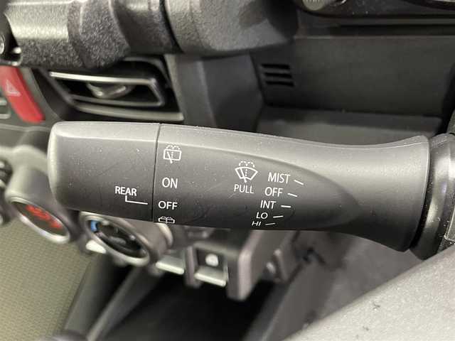 スズキ ジムニー XC 滋賀県 2022(令4)年 3.7万km キネティックイエロー 禁煙車/社外ディスプレイオーディオ/バックカメラ/前後ドライブレコーダー/前席シートヒーター/クルーズコントロール/センターデフロック/ダウンヒルアシストコントロール/横滑り防止機能/レーンキープアシスト/背面タイヤ/純正15インチアルミホイール/スマートキー/スペアキー/ステアリングスイッチ/電装格納ミラー/オートライト/LEDヘッドライト/オートエアコン