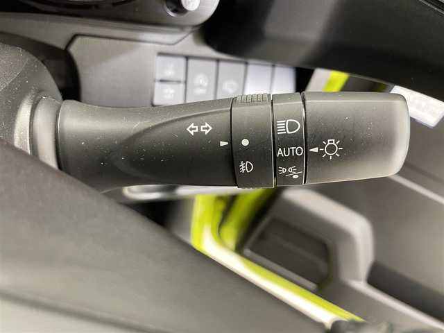 スズキ ジムニー XC 滋賀県 2022(令4)年 3.7万km キネティックイエロー 禁煙車/社外ディスプレイオーディオ/バックカメラ/前後ドライブレコーダー/前席シートヒーター/クルーズコントロール/センターデフロック/ダウンヒルアシストコントロール/横滑り防止機能/レーンキープアシスト/背面タイヤ/純正15インチアルミホイール/スマートキー/スペアキー/ステアリングスイッチ/電装格納ミラー/オートライト/LEDヘッドライト/オートエアコン
