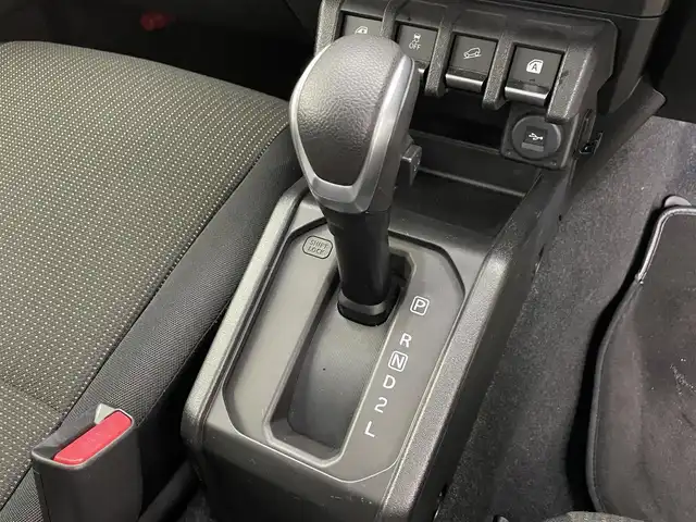 スズキ ジムニー XC 滋賀県 2022(令4)年 3.7万km キネティックイエロー 禁煙車/社外ディスプレイオーディオ/バックカメラ/前後ドライブレコーダー/前席シートヒーター/クルーズコントロール/センターデフロック/ダウンヒルアシストコントロール/横滑り防止機能/レーンキープアシスト/背面タイヤ/純正15インチアルミホイール/スマートキー/スペアキー/ステアリングスイッチ/電装格納ミラー/オートライト/LEDヘッドライト/オートエアコン