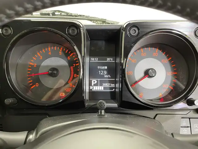 スズキ ジムニー XC 滋賀県 2022(令4)年 3.7万km キネティックイエロー 禁煙車/社外ディスプレイオーディオ/バックカメラ/前後ドライブレコーダー/前席シートヒーター/クルーズコントロール/センターデフロック/ダウンヒルアシストコントロール/横滑り防止機能/レーンキープアシスト/背面タイヤ/純正15インチアルミホイール/スマートキー/スペアキー/ステアリングスイッチ/電装格納ミラー/オートライト/LEDヘッドライト/オートエアコン