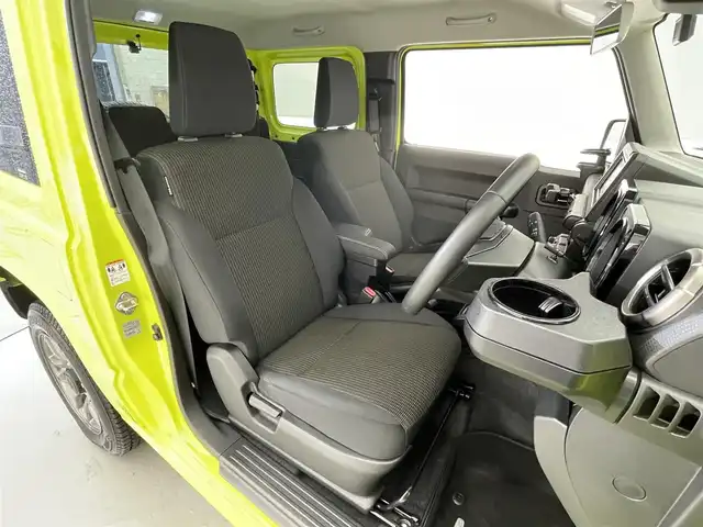 スズキ ジムニー XC 滋賀県 2022(令4)年 3.7万km キネティックイエロー 禁煙車/社外ディスプレイオーディオ/バックカメラ/前後ドライブレコーダー/前席シートヒーター/クルーズコントロール/センターデフロック/ダウンヒルアシストコントロール/横滑り防止機能/レーンキープアシスト/背面タイヤ/純正15インチアルミホイール/スマートキー/スペアキー/ステアリングスイッチ/電装格納ミラー/オートライト/LEDヘッドライト/オートエアコン