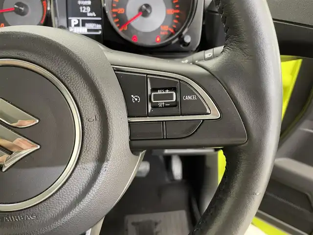 スズキ ジムニー XC 滋賀県 2022(令4)年 3.7万km キネティックイエロー 禁煙車/社外ディスプレイオーディオ/バックカメラ/前後ドライブレコーダー/前席シートヒーター/クルーズコントロール/センターデフロック/ダウンヒルアシストコントロール/横滑り防止機能/レーンキープアシスト/背面タイヤ/純正15インチアルミホイール/スマートキー/スペアキー/ステアリングスイッチ/電装格納ミラー/オートライト/LEDヘッドライト/オートエアコン