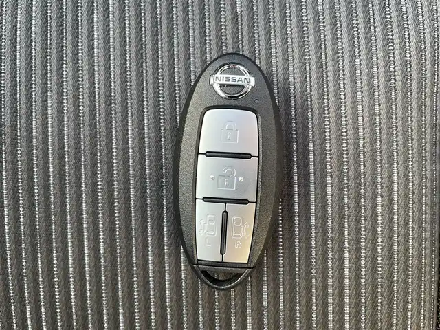 日産 セレナ ハイウェイスター V 熊本県 2020(令2)年 2.2万km ブリリアントホワイトパール プロパイロット/プッシュスタート/純正10型ナビ/（CD・DVD・フルセグTV・BTオーディオ・SD）/アラウンドビューモニター/ETC/ドライブレコーダー/純正16インチAW/両側パワースライドドア/LEDヘッドライト/オートライト/フォグライト/ブラインドスポットモニター/前後コーナーセンサー/横滑り防止装置/ウィンカーミラー/純正フロアマット/純正ドアバイザー/新車保証書/取扱説明書/スマートスペアキー×1本