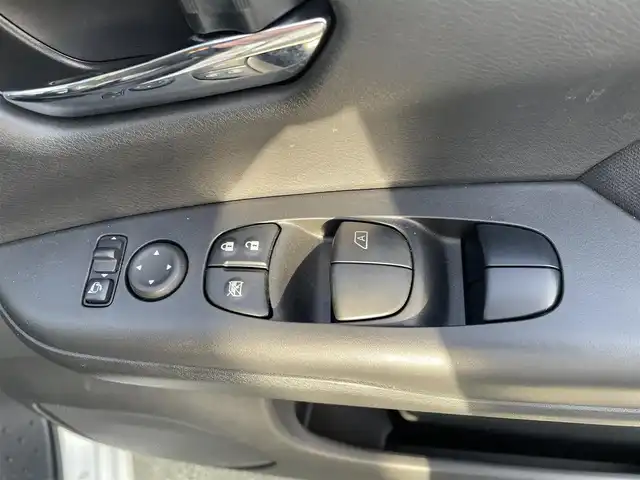 日産 セレナ ハイウェイスター V 熊本県 2020(令2)年 2.2万km ブリリアントホワイトパール プロパイロット/プッシュスタート/純正10型ナビ/（CD・DVD・フルセグTV・BTオーディオ・SD）/アラウンドビューモニター/ETC/ドライブレコーダー/純正16インチAW/両側パワースライドドア/LEDヘッドライト/オートライト/フォグライト/ブラインドスポットモニター/前後コーナーセンサー/横滑り防止装置/ウィンカーミラー/純正フロアマット/純正ドアバイザー/新車保証書/取扱説明書/スマートスペアキー×1本