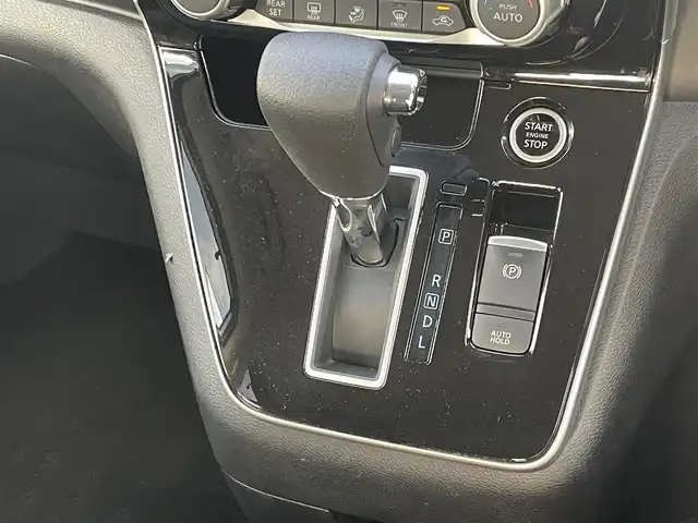 日産 セレナ ハイウェイスター V 熊本県 2020(令2)年 2.2万km ブリリアントホワイトパール プロパイロット/プッシュスタート/純正10型ナビ/（CD・DVD・フルセグTV・BTオーディオ・SD）/アラウンドビューモニター/ETC/ドライブレコーダー/純正16インチAW/両側パワースライドドア/LEDヘッドライト/オートライト/フォグライト/ブラインドスポットモニター/前後コーナーセンサー/横滑り防止装置/ウィンカーミラー/純正フロアマット/純正ドアバイザー/新車保証書/取扱説明書/スマートスペアキー×1本