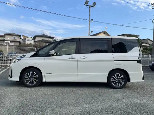 日産 セレナ ハイウェイスター V 熊本県 2020(令2)年 2.2万km ブリリアントホワイトパール プロパイロット/プッシュスタート/純正10型ナビ/（CD・DVD・フルセグTV・BTオーディオ・SD）/アラウンドビューモニター/ETC/ドライブレコーダー/純正16インチAW/両側パワースライドドア/LEDヘッドライト/オートライト/フォグライト/ブラインドスポットモニター/前後コーナーセンサー/横滑り防止装置/ウィンカーミラー/純正フロアマット/純正ドアバイザー/新車保証書/取扱説明書/スマートスペアキー×1本