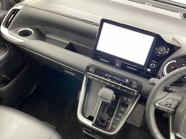 トヨタ ノア S－Z 新潟県 2024(令6)年 4.6万km メタルストリームM 純正ナビ・CD・DVD・Bluetooth/両側パワースライドドア/パワーバックドア/ステアリングヒーター/キャプテンシート/13.2型有機EL後席ディスプレイ/BSM/LCA/SEA/FTCA/ドライバーモニターカメラ/渋滞時運転支援システム/アドバンストパーク/PVM/ETC2.0/サイドバイザー/スペアタイヤ/デジタルインナーミラー