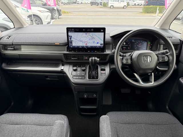 ホンダ ステップワゴン エアー 長野県 2023(令5)年 2.2万km プラチナホワイトパール 純正１１．４インチナビ/ステアリングスイッチ/プッシュスタート　/Bluetooth接続/DVD再生可能/フルセグTV/全方位カメラ/純正16インチアルミホイール/社外AW付きスタッドレス車載/シーケンシャルウインカー　/両側パワースライドドア　/クルーズコントロール　/ＬＥＤヘッドライト　/オートライト/ミラーヒーター/レーン逸脱警報/ＥＴＣ　