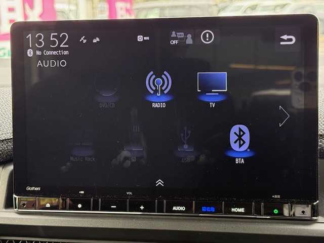 ホンダ ステップワゴン エアー 長野県 2023(令5)年 2.2万km プラチナホワイトパール 純正１１．４インチナビ/ステアリングスイッチ/プッシュスタート　/Bluetooth接続/DVD再生可能/フルセグTV/全方位カメラ/純正16インチアルミホイール/社外AW付きスタッドレス車載/シーケンシャルウインカー　/両側パワースライドドア　/クルーズコントロール　/ＬＥＤヘッドライト　/オートライト/ミラーヒーター/レーン逸脱警報/ＥＴＣ　