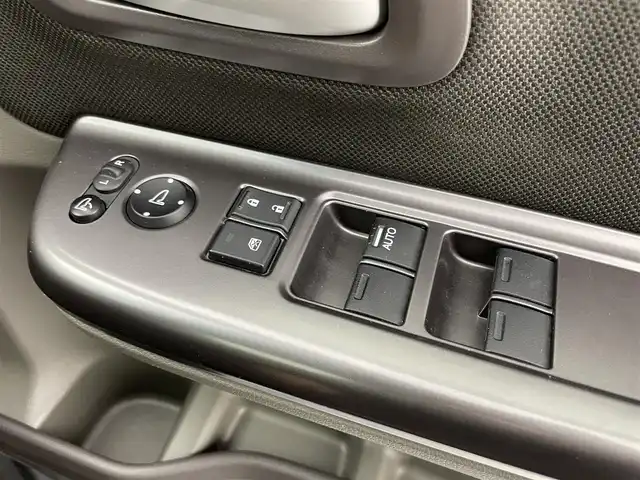 ホンダ フリード ハイブリット G 千葉県 2017(平29)年 4万km ルナシルバーM 禁煙車/車両接近通報装置/左側パワースライド/純正７インチナビ/・CD/DVD.Bluetooth.フルセグTV.SD/バックカメラ/クルーズコントロール/LEDヘッドライト/LEDアクティブコーナリングライト/ビルトインETC/車速連動オートドアロック/純正15インチアルミ/ステアリングスイッチ/プッシュスタート/スマートキー/スペアキー/取説・保証書