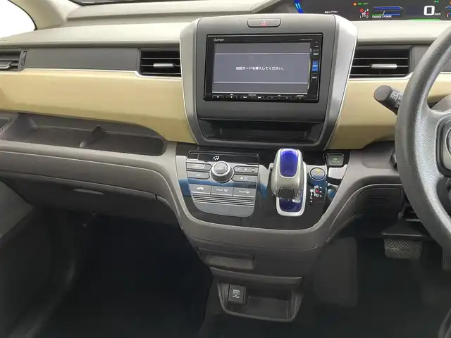 ホンダ フリード ハイブリット G 千葉県 2017(平29)年 4万km ルナシルバーM 禁煙車/車両接近通報装置/左側パワースライド/純正７インチナビ/・CD/DVD.Bluetooth.フルセグTV.SD/バックカメラ/クルーズコントロール/LEDヘッドライト/LEDアクティブコーナリングライト/ビルトインETC/車速連動オートドアロック/純正15インチアルミ/ステアリングスイッチ/プッシュスタート/スマートキー/スペアキー/取説・保証書