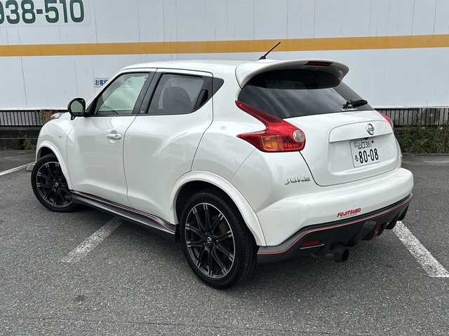 日産 ジューク ニスモ 道央・札幌 2013(平25)年 10.4万km ブリリアントホワイトパール (株)IDOMが運営する【じしゃロン札幌店】の自社ローン専用車両になります。こちらは現金またはオートローンご利用価格です。自社ローンご希望の方は別途その旨お申し付けください。/社外ナビ/　DVD/CD/SD/MSV/BT/USB/HDMI/フルセグTV/バックカメラ/純正HIDヘッドライト/オートライト/純正18インチアルミホイール/社外マフラー/革巻きステアリング/横滑り防止/スマートキー×２/ドライブレコーダー/フロアマット/ETC/電動格納ドアミラー