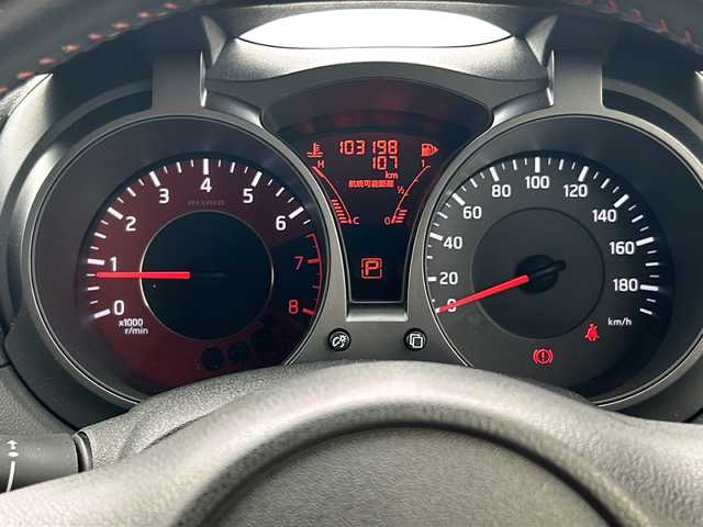 日産 ジューク ニスモ 道央・札幌 2013(平25)年 10.4万km ブリリアントホワイトパール (株)IDOMが運営する【じしゃロン札幌店】の自社ローン専用車両になります。こちらは現金またはオートローンご利用価格です。自社ローンご希望の方は別途その旨お申し付けください。/社外ナビ/　DVD/CD/SD/MSV/BT/USB/HDMI/フルセグTV/バックカメラ/純正HIDヘッドライト/オートライト/純正18インチアルミホイール/社外マフラー/革巻きステアリング/横滑り防止/スマートキー×２/ドライブレコーダー/フロアマット/ETC/電動格納ドアミラー