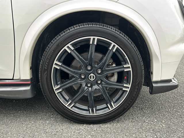 日産 ジューク ニスモ 道央・札幌 2013(平25)年 10.4万km ブリリアントホワイトパール (株)IDOMが運営する【じしゃロン札幌店】の自社ローン専用車両になります。こちらは現金またはオートローンご利用価格です。自社ローンご希望の方は別途その旨お申し付けください。/社外ナビ/　DVD/CD/SD/MSV/BT/USB/HDMI/フルセグTV/バックカメラ/純正HIDヘッドライト/オートライト/純正18インチアルミホイール/社外マフラー/革巻きステアリング/横滑り防止/スマートキー×２/ドライブレコーダー/フロアマット/ETC/電動格納ドアミラー