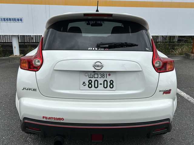 日産 ジューク ニスモ 道央・札幌 2013(平25)年 10.4万km ブリリアントホワイトパール (株)IDOMが運営する【じしゃロン札幌店】の自社ローン専用車両になります。こちらは現金またはオートローンご利用価格です。自社ローンご希望の方は別途その旨お申し付けください。/社外ナビ/　DVD/CD/SD/MSV/BT/USB/HDMI/フルセグTV/バックカメラ/純正HIDヘッドライト/オートライト/純正18インチアルミホイール/社外マフラー/革巻きステアリング/横滑り防止/スマートキー×２/ドライブレコーダー/フロアマット/ETC/電動格納ドアミラー