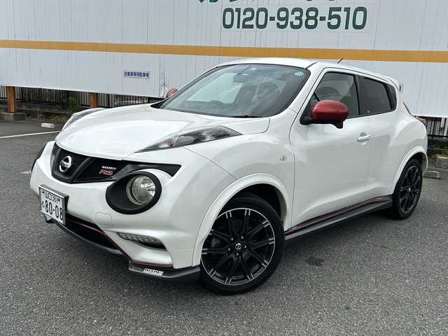 日産 ジューク ニスモ 道央・札幌 2013(平25)年 10.4万km ブリリアントホワイトパール (株)IDOMが運営する【じしゃロン札幌店】の自社ローン専用車両になります。こちらは現金またはオートローンご利用価格です。自社ローンご希望の方は別途その旨お申し付けください。/社外ナビ/　DVD/CD/SD/MSV/BT/USB/HDMI/フルセグTV/バックカメラ/純正HIDヘッドライト/オートライト/純正18インチアルミホイール/社外マフラー/革巻きステアリング/横滑り防止/スマートキー×２/ドライブレコーダー/フロアマット/ETC/電動格納ドアミラー