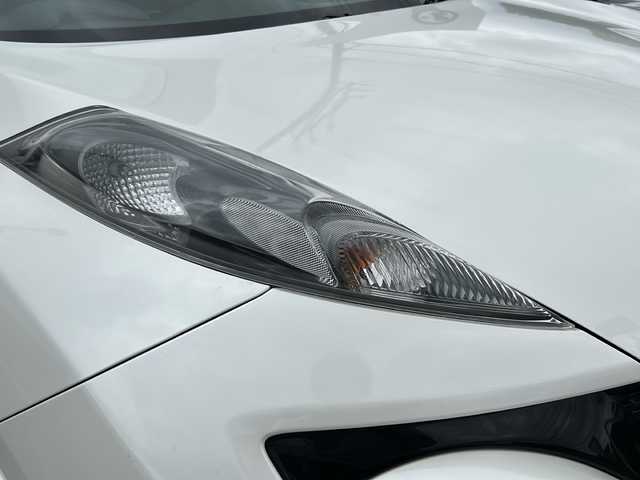日産 ジューク ニスモ 道央・札幌 2013(平25)年 10.4万km ブリリアントホワイトパール (株)IDOMが運営する【じしゃロン札幌店】の自社ローン専用車両になります。こちらは現金またはオートローンご利用価格です。自社ローンご希望の方は別途その旨お申し付けください。/社外ナビ/　DVD/CD/SD/MSV/BT/USB/HDMI/フルセグTV/バックカメラ/純正HIDヘッドライト/オートライト/純正18インチアルミホイール/社外マフラー/革巻きステアリング/横滑り防止/スマートキー×２/ドライブレコーダー/フロアマット/ETC/電動格納ドアミラー