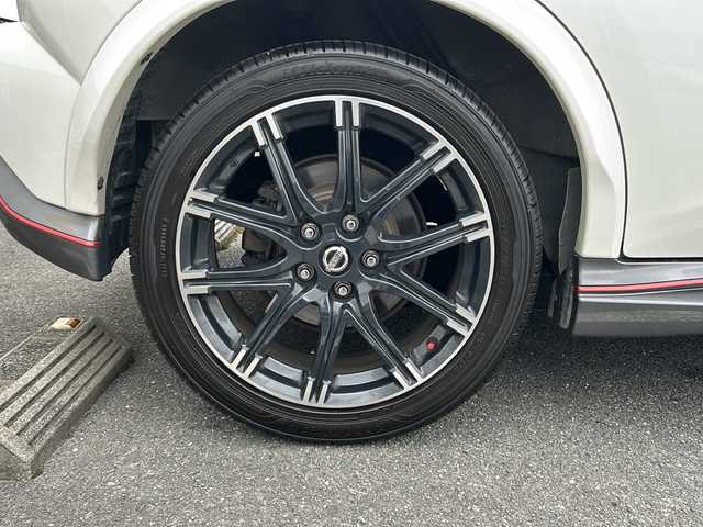 日産 ジューク ニスモ 道央・札幌 2013(平25)年 10.4万km ブリリアントホワイトパール (株)IDOMが運営する【じしゃロン札幌店】の自社ローン専用車両になります。こちらは現金またはオートローンご利用価格です。自社ローンご希望の方は別途その旨お申し付けください。/社外ナビ/　DVD/CD/SD/MSV/BT/USB/HDMI/フルセグTV/バックカメラ/純正HIDヘッドライト/オートライト/純正18インチアルミホイール/社外マフラー/革巻きステアリング/横滑り防止/スマートキー×２/ドライブレコーダー/フロアマット/ETC/電動格納ドアミラー