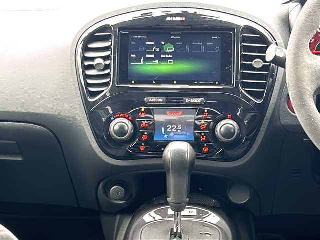 日産 ジューク ニスモ 道央・札幌 2013(平25)年 10.4万km ブリリアントホワイトパール (株)IDOMが運営する【じしゃロン札幌店】の自社ローン専用車両になります。こちらは現金またはオートローンご利用価格です。自社ローンご希望の方は別途その旨お申し付けください。/社外ナビ/　DVD/CD/SD/MSV/BT/USB/HDMI/フルセグTV/バックカメラ/純正HIDヘッドライト/オートライト/純正18インチアルミホイール/社外マフラー/革巻きステアリング/横滑り防止/スマートキー×２/ドライブレコーダー/フロアマット/ETC/電動格納ドアミラー