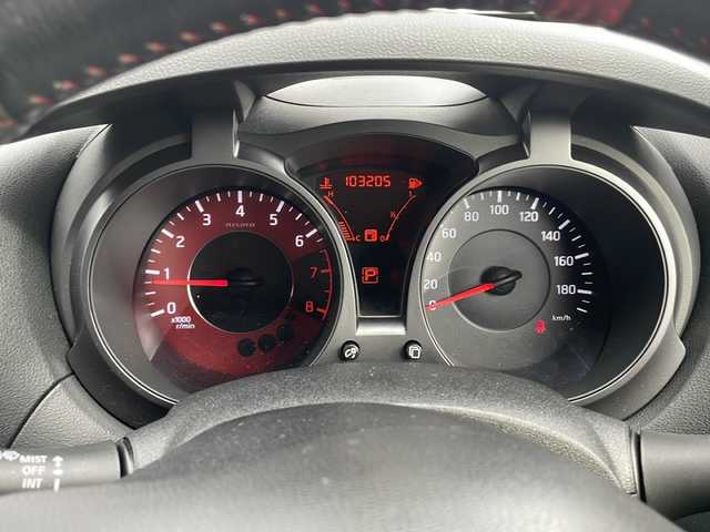 日産 ジューク ニスモ 道央・札幌 2013(平25)年 10.4万km ブリリアントホワイトパール (株)IDOMが運営する【じしゃロン札幌店】の自社ローン専用車両になります。こちらは現金またはオートローンご利用価格です。自社ローンご希望の方は別途その旨お申し付けください。/社外ナビ/　DVD/CD/SD/MSV/BT/USB/HDMI/フルセグTV/バックカメラ/純正HIDヘッドライト/オートライト/純正18インチアルミホイール/社外マフラー/革巻きステアリング/横滑り防止/スマートキー×２/ドライブレコーダー/フロアマット/ETC/電動格納ドアミラー