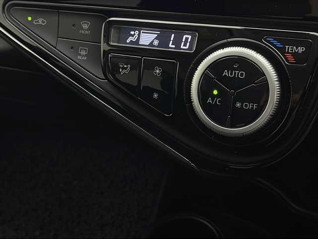 トヨタ アクア S スタイルブラック 宮崎県 2018(平30)年 5.6万km ダークブルーマイカ 禁煙車/トヨタセーフティセンス/純正SDナビTV/（NSCD-W66/CD/Bluetooth/ワンセグTV)/純正バックカメラ/純正ビルトインETC/純正フロアマット/プリクラッシュセーフティ/レーンディパーチャーアラート/オートマチックハイビーム/ドライブレコーダー/ウインカードアミラー/電動格納ミラー/スマートキー/プッシュエンジンスタート/新車時保証書