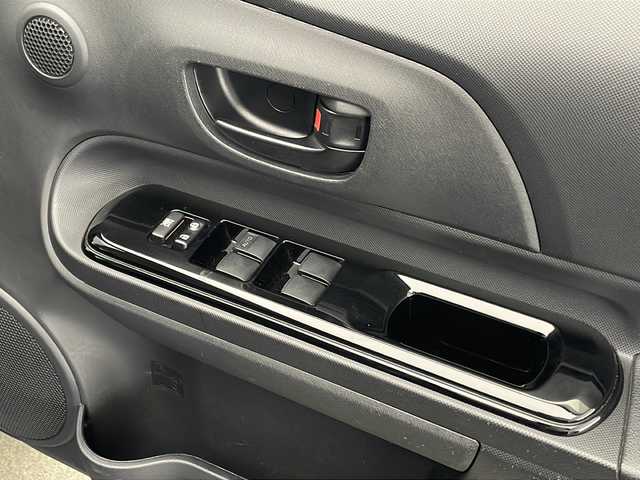 トヨタ アクア S スタイルブラック 宮崎県 2018(平30)年 5.6万km ダークブルーマイカ 禁煙車/トヨタセーフティセンス/純正SDナビTV/（NSCD-W66/CD/Bluetooth/ワンセグTV)/純正バックカメラ/純正ビルトインETC/純正フロアマット/プリクラッシュセーフティ/レーンディパーチャーアラート/オートマチックハイビーム/ドライブレコーダー/ウインカードアミラー/電動格納ミラー/スマートキー/プッシュエンジンスタート/新車時保証書