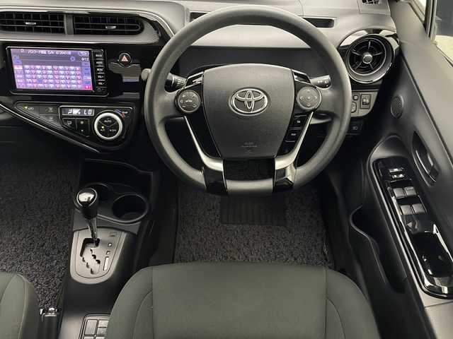 トヨタ アクア S スタイルブラック 宮崎県 2018(平30)年 5.6万km ダークブルーマイカ 禁煙車/トヨタセーフティセンス/純正SDナビTV/（NSCD-W66/CD/Bluetooth/ワンセグTV)/純正バックカメラ/純正ビルトインETC/純正フロアマット/プリクラッシュセーフティ/レーンディパーチャーアラート/オートマチックハイビーム/ドライブレコーダー/ウインカードアミラー/電動格納ミラー/スマートキー/プッシュエンジンスタート/新車時保証書