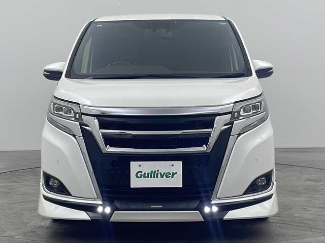 トヨタ エスクァイア ハイブリッド Gi プレミアムパッケージ 大阪府 2019(平31)年 4.9万km ホワイトパールクリスタルシャイン 禁煙車/１０インチサイバーナビ/バックカメラ/１１．６インチ社外後席モニター/ＴＲＤフルエアロ　/トヨタセーフティセンス　/両側パワースライドドア　/前後クリアランスソナー　/ＤＮ席シートヒーター　/ハーフレザーシート/WAC/ウッドコンビステアリング/オートハイビーム /ETC/LED/フォグ