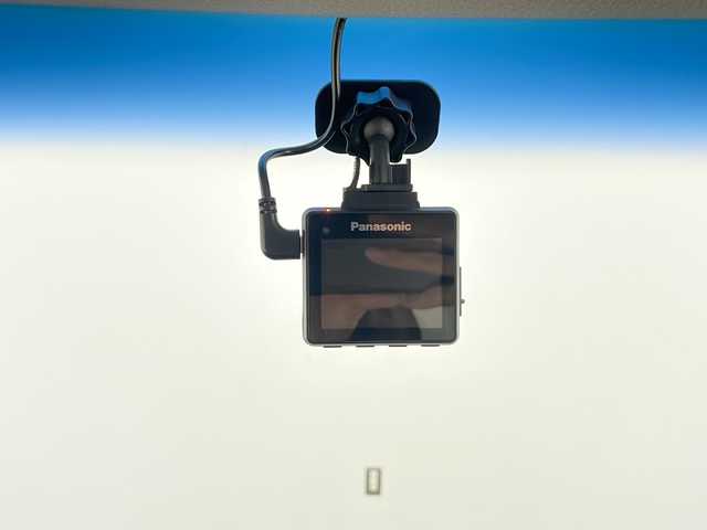 ホンダ Ｎ ＢＯＸ カスタム G Lパッケージ 長野県 2016(平28)年 4.1万km プレミアムホワイトパールⅡ 社外メモリナビ（型番：AVIC-RZ300）/（ワンセグTV＆CD＆DVD＆FM・AM）/ビルトインETC/ドライブレコーダー（前後）/横滑り防止装置/プッシュスタート/片側パワースライドドア/シートバックテーブル/後席ロールサンシェード/純正フロアマット/オートライト/ドアバイザー/14インチ純正アルミホイール/スマートキー/保証書/取扱説明書