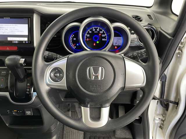 ホンダ Ｎ ＢＯＸ カスタム G Lパッケージ 長野県 2016(平28)年 4.1万km プレミアムホワイトパールⅡ 社外メモリナビ（型番：AVIC-RZ300）/（ワンセグTV＆CD＆DVD＆FM・AM）/ビルトインETC/ドライブレコーダー（前後）/横滑り防止装置/プッシュスタート/片側パワースライドドア/シートバックテーブル/後席ロールサンシェード/純正フロアマット/オートライト/ドアバイザー/14インチ純正アルミホイール/スマートキー/保証書/取扱説明書