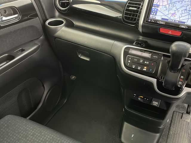 ホンダ Ｎ ＢＯＸ カスタム G Lパッケージ 長野県 2016(平28)年 4.1万km プレミアムホワイトパールⅡ 社外メモリナビ（型番：AVIC-RZ300）/（ワンセグTV＆CD＆DVD＆FM・AM）/ビルトインETC/ドライブレコーダー（前後）/横滑り防止装置/プッシュスタート/片側パワースライドドア/シートバックテーブル/後席ロールサンシェード/純正フロアマット/オートライト/ドアバイザー/14インチ純正アルミホイール/スマートキー/保証書/取扱説明書