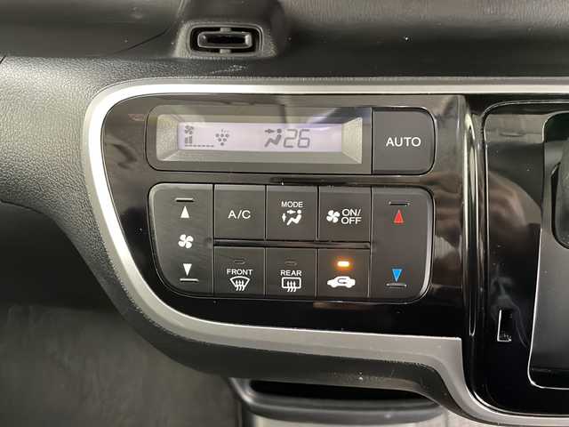 ホンダ Ｎ ＢＯＸ カスタム G Lパッケージ 長野県 2016(平28)年 4.1万km プレミアムホワイトパールⅡ 社外メモリナビ（型番：AVIC-RZ300）/（ワンセグTV＆CD＆DVD＆FM・AM）/ビルトインETC/ドライブレコーダー（前後）/横滑り防止装置/プッシュスタート/片側パワースライドドア/シートバックテーブル/後席ロールサンシェード/純正フロアマット/オートライト/ドアバイザー/14インチ純正アルミホイール/スマートキー/保証書/取扱説明書