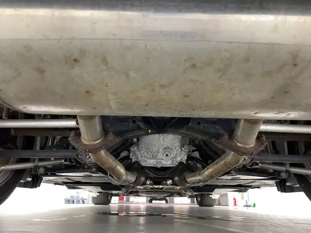 日産 スカイライン ハイブリッド GT タイプP 愛知県 2015(平27)年 3.5万km クリスタルホワイトパール 禁煙車/純正8インチナビ/（AM/FM/Bluetooth/フルセグTV)/全方位カメラ/プロパイロット/レーンキープアシスト/追従式クルーズコントロール/クリアランスソナー/ETC/ドライブレコーダー/本革シート/シートヒーター/パワーシート/純正アルミホイール/LEDヘッドライト/純正フロアマット/スマートキー