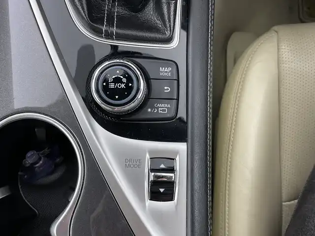 日産 スカイライン ハイブリッド GT タイプP 愛知県 2015(平27)年 3.5万km クリスタルホワイトパール 禁煙車/純正8インチナビ/（AM/FM/Bluetooth/フルセグTV)/全方位カメラ/プロパイロット/レーンキープアシスト/追従式クルーズコントロール/クリアランスソナー/ETC/ドライブレコーダー/本革シート/シートヒーター/パワーシート/純正アルミホイール/LEDヘッドライト/純正フロアマット/スマートキー