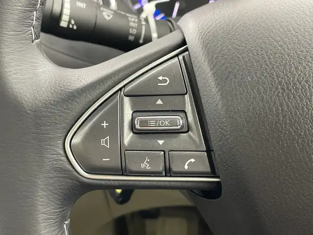 日産 スカイライン ハイブリッド GT タイプP 愛知県 2015(平27)年 3.5万km クリスタルホワイトパール 禁煙車/純正8インチナビ/（AM/FM/Bluetooth/フルセグTV)/全方位カメラ/プロパイロット/レーンキープアシスト/追従式クルーズコントロール/クリアランスソナー/ETC/ドライブレコーダー/本革シート/シートヒーター/パワーシート/純正アルミホイール/LEDヘッドライト/純正フロアマット/スマートキー