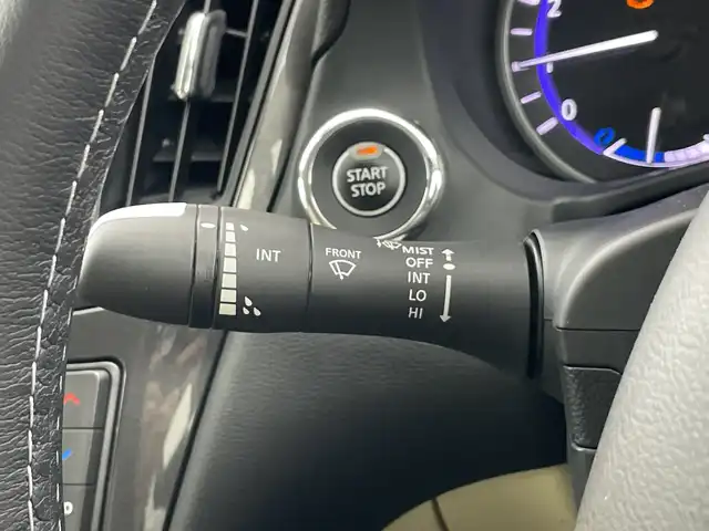 日産 スカイライン ハイブリッド GT タイプP 愛知県 2015(平27)年 3.5万km クリスタルホワイトパール 禁煙車/純正8インチナビ/（AM/FM/Bluetooth/フルセグTV)/全方位カメラ/プロパイロット/レーンキープアシスト/追従式クルーズコントロール/クリアランスソナー/ETC/ドライブレコーダー/本革シート/シートヒーター/パワーシート/純正アルミホイール/LEDヘッドライト/純正フロアマット/スマートキー
