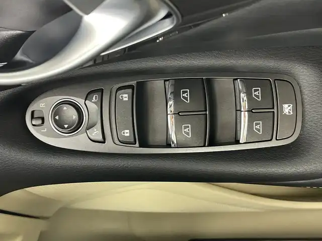 日産 スカイライン ハイブリッド GT タイプP 愛知県 2015(平27)年 3.5万km クリスタルホワイトパール 禁煙車/純正8インチナビ/（AM/FM/Bluetooth/フルセグTV)/全方位カメラ/プロパイロット/レーンキープアシスト/追従式クルーズコントロール/クリアランスソナー/ETC/ドライブレコーダー/本革シート/シートヒーター/パワーシート/純正アルミホイール/LEDヘッドライト/純正フロアマット/スマートキー