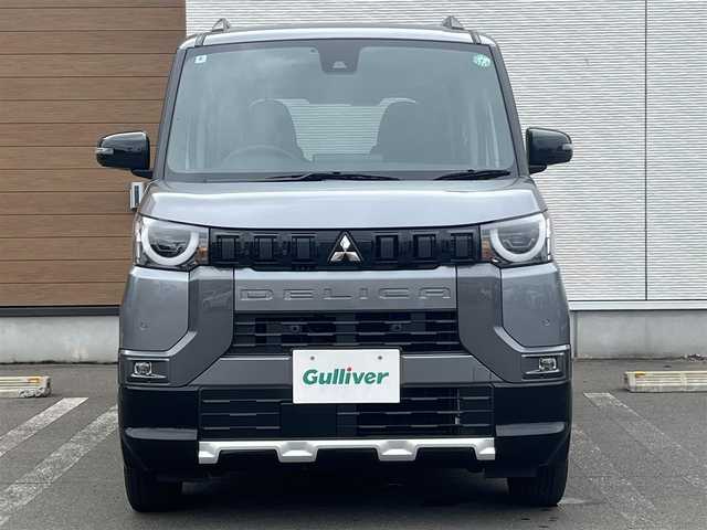 三菱 デリカミニ T プレミアム 秋田県 2024(令6)年 1.6万km グレーⅡ ４WD/ターボ/LEDヘッドライト/両側パワスラ/社外ナビ/フルセグ/全方位カメラ/社外アルミ/スマートキー/プッシュスタート/オートマチックハイビーム/クルーズコントロール/ダウンヒルアシストコントロール/コーナーセンサー/ステアリングスイッチ/ステアリングヒーター/アラウンドビューモニター/ETC/ルーフレール/社外フロアマット/純正ドアバイザー/オートライト/オートエアコン/パワーステアリング/パワーウィンドウ/横滑り防止/レベライザー/電動格納ウィンカーミラー/保証書/取扱説明書/記録簿