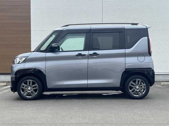 三菱 デリカミニ T プレミアム 秋田県 2024(令6)年 1.6万km グレーⅡ ４WD/ターボ/LEDヘッドライト/両側パワスラ/社外ナビ/フルセグ/全方位カメラ/社外アルミ/スマートキー/プッシュスタート/オートマチックハイビーム/クルーズコントロール/ダウンヒルアシストコントロール/コーナーセンサー/ステアリングスイッチ/ステアリングヒーター/アラウンドビューモニター/ETC/ルーフレール/社外フロアマット/純正ドアバイザー/オートライト/オートエアコン/パワーステアリング/パワーウィンドウ/横滑り防止/レベライザー/電動格納ウィンカーミラー/保証書/取扱説明書/記録簿