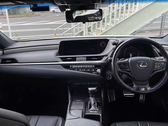 レクサス ＥＳ 300h Fスポーツ 京都府 2021(令3)年 8.9万km ホワイトノーヴァガラスフレーク 純正ナビ　/ワンオーナー　/カラーＨＵＤ　/デジタルインナーミラー　/パノラミックビューモニター　/サンルーフ　/ステアリングヒーター　/電動リアゲート　/３眼フルＬＥＤヘッドランプ/ＢＳＭ　/クリアランスソナー/ナノイー　/地デジ・フルセグ　/スポーツシート/19インチツインスポークダークプレミアムAW/Fエンブレム付革巻きステアリングホイール/ワンオーナー/オートマチックハイビーム/レーダークルーズコントロール/ウィンカーミラー/スマートキー/スポーツシート/ETC2.0ビルトイン/ドライブレコーダー（Yupiteru）